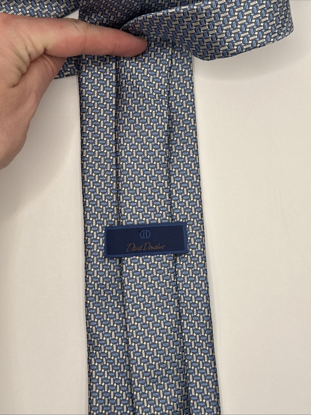 NWT David Donahue Blue Geometric Necktie Tie Silk Italy USA Medallion Blue Woven - Picture 4 of 9